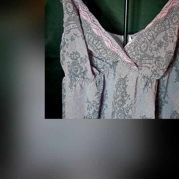 Elegant Lace Skirt Set in Gray and Pink - Picture 9 of 11